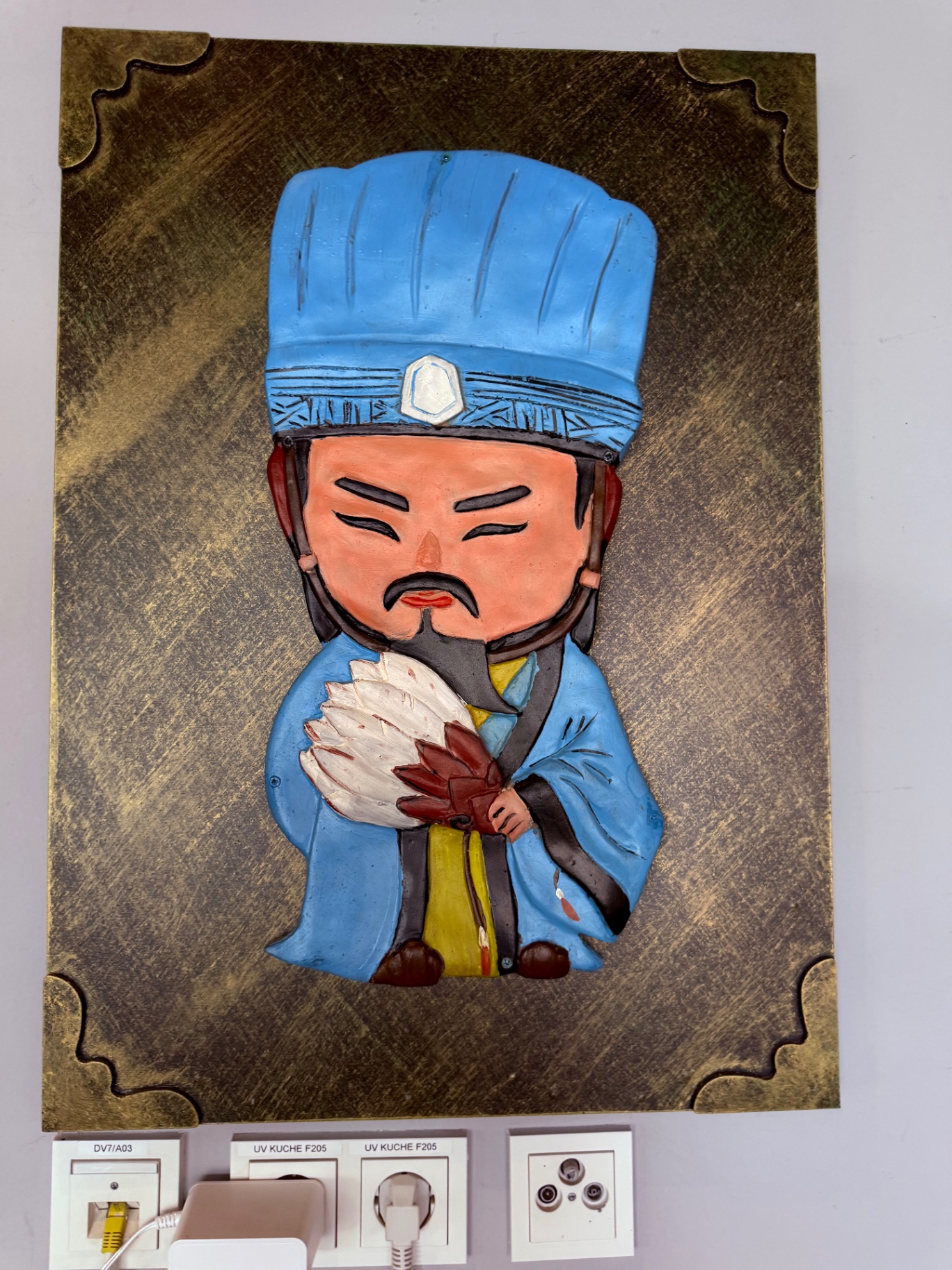 Handbemaltes 3D-Wandrelief von Zhuge Liang mit Federfächer